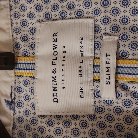 Denim and Flower Short Sleeved Button Down - Picture 5 of 9